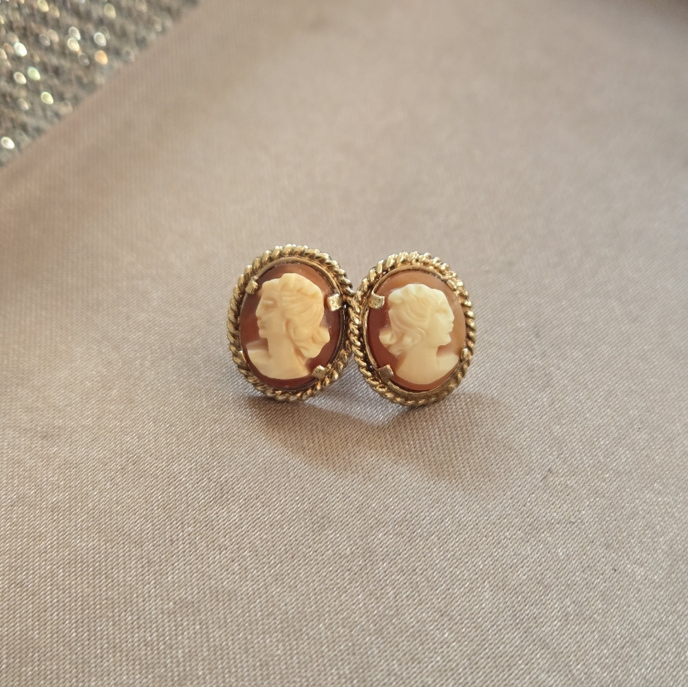 Vintage Wells Cameo Gold Fill Earrings